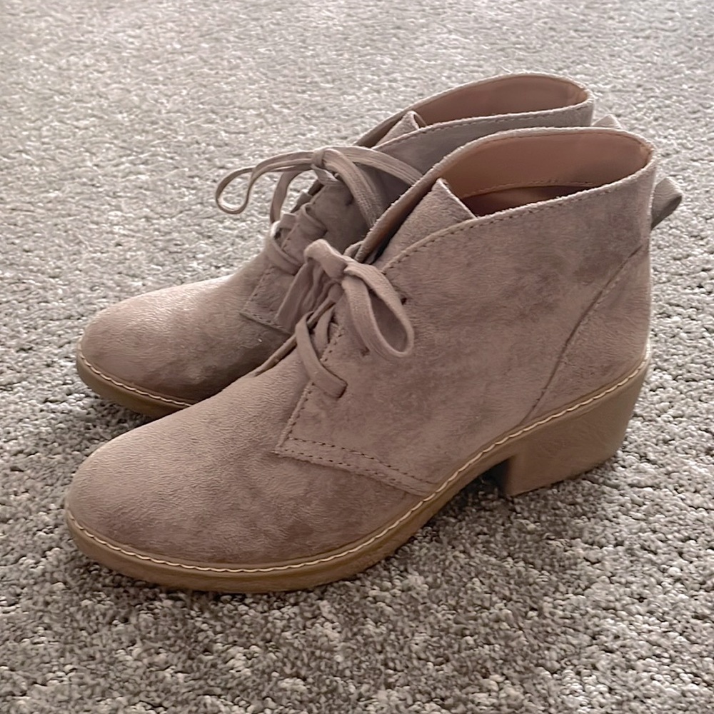 Universal Thread Boots